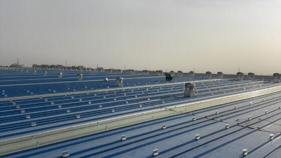 अच्छी कीमत सौर छत स्थापना किट जिसमें लैंडस्केप या पोर्ट्रेट मॉड्यूल अभिविन्यास शामिल है जो सौर पैनल माउंटिंग समाधान सुनिश्चित करता है ऑनलाइन